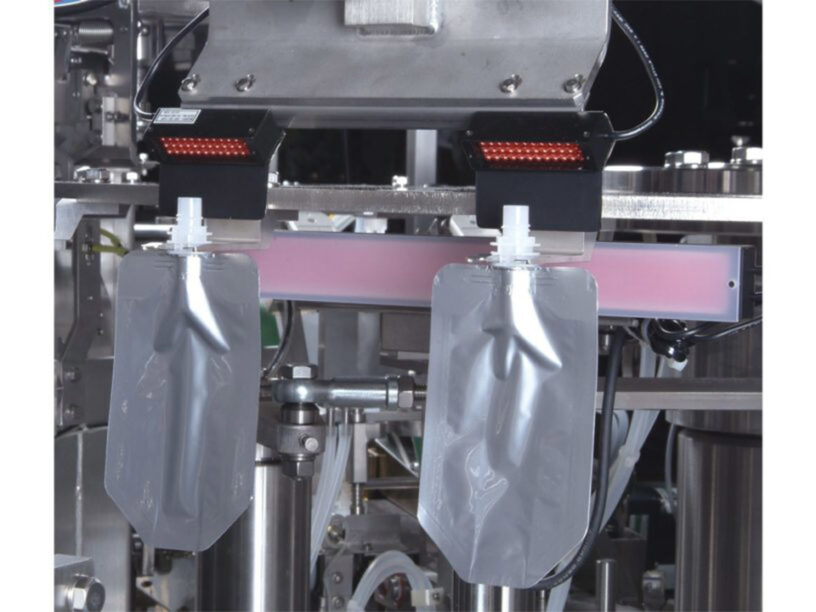Close up of the pouches on the TX-100SP-1 center spout inserter